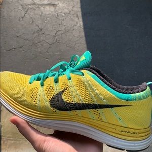 Selling Nike running shoes!